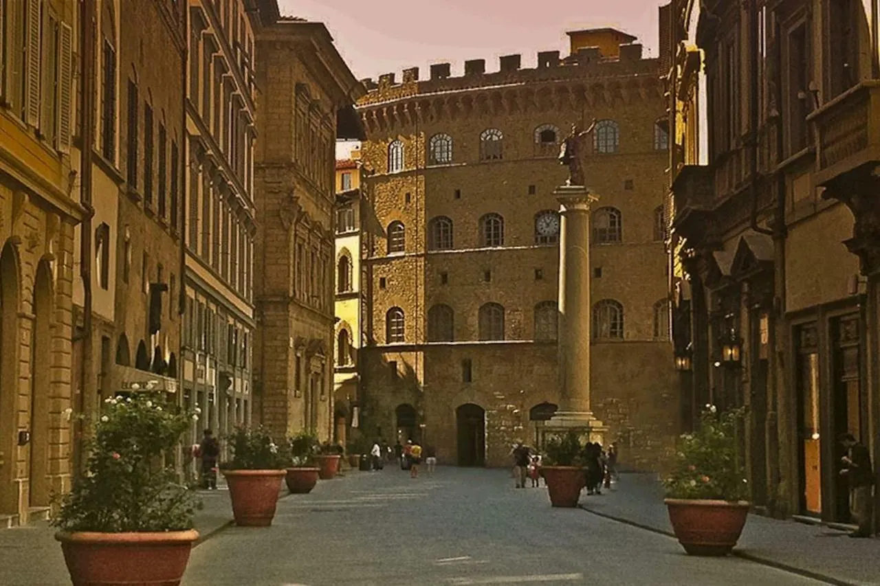 Ponte Vecchio & Maggio Jewel Loft Apartment Florence